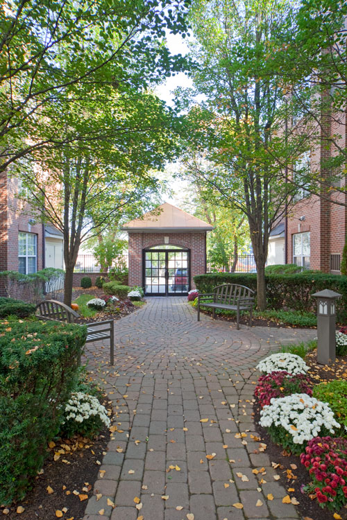 Columbia Court Courtyard Columbia Court at Springfield